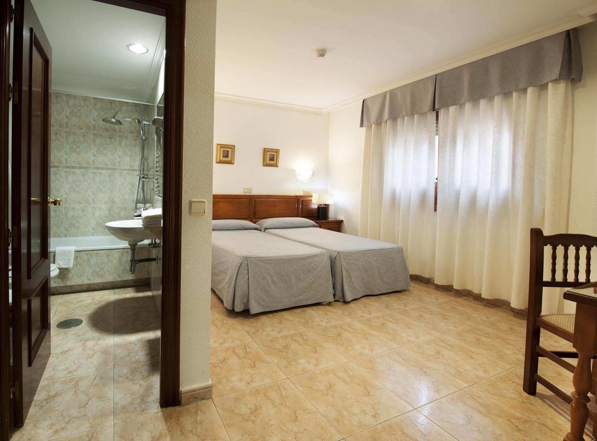 Hotel Martin Toledo Buitenkant foto